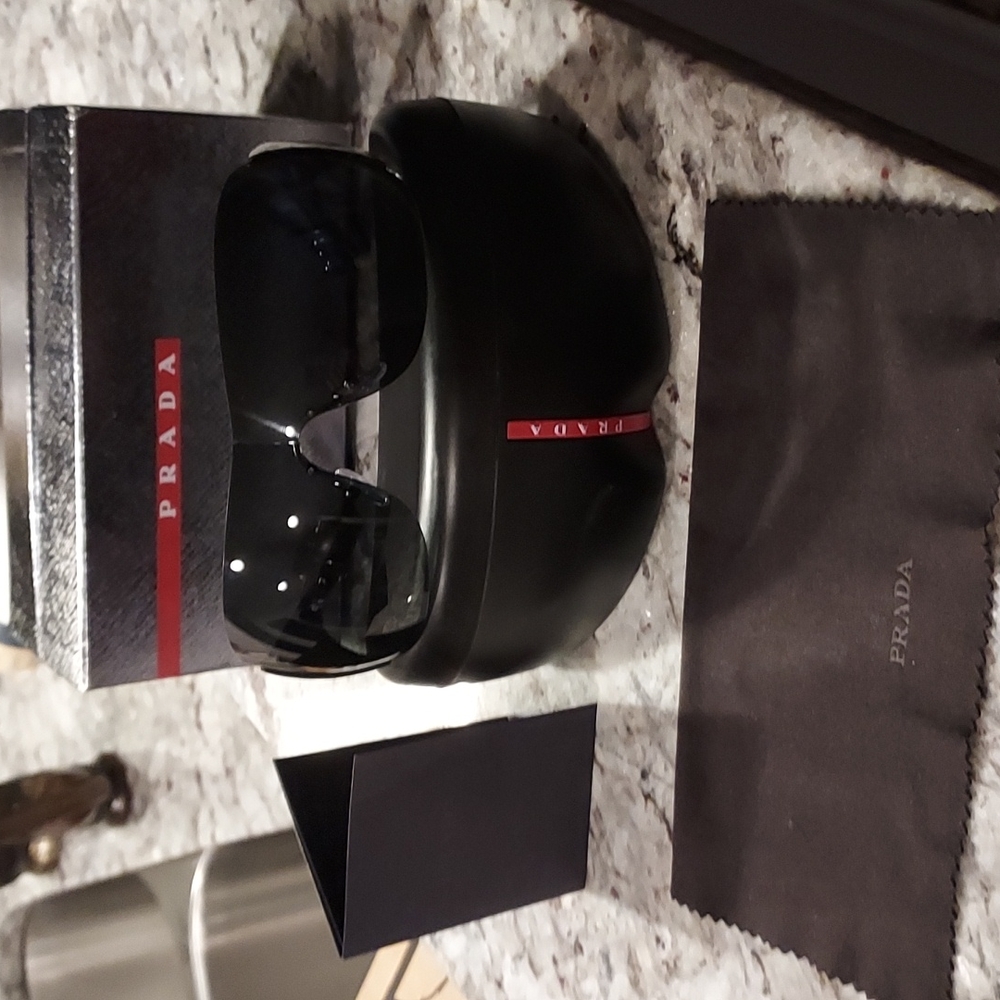 💕NWOT💕PRADA SPORT SUNGLASSES